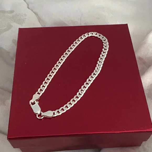 Elegant Sterling Silver Bracelet for Women - Picture 1 of 3